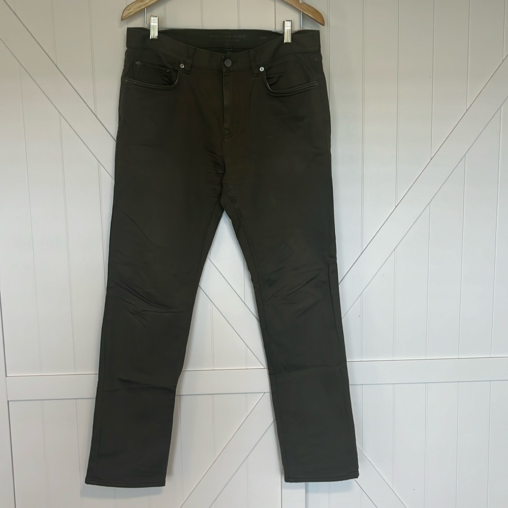 Banana Republic men’s Traveler chino